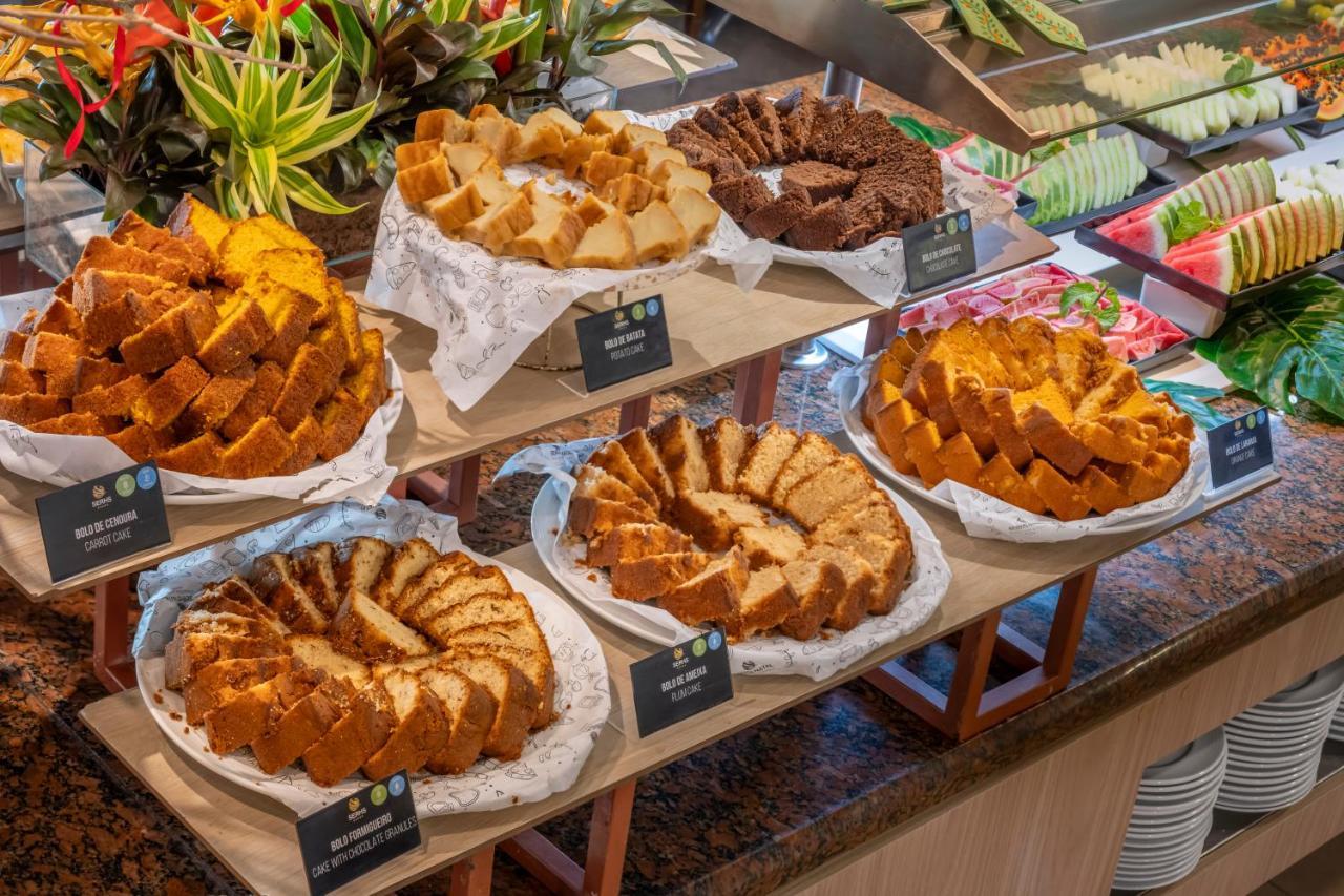 Serhs Natal Grand Hotel & Resort エクステリア 写真 A selection of cakes at a buffet