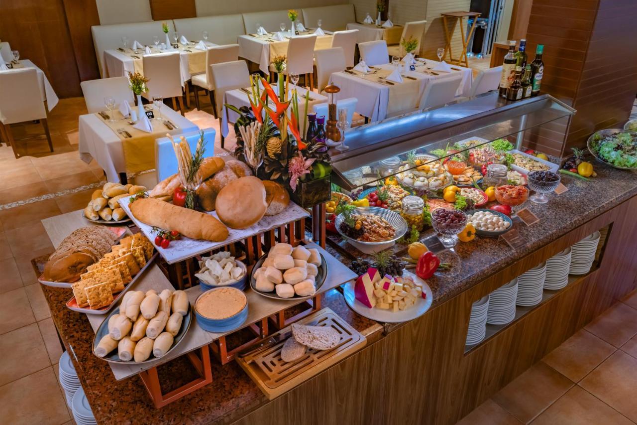 Serhs Natal Grand Hotel & Resort エクステリア 写真 A buffet at a hotel