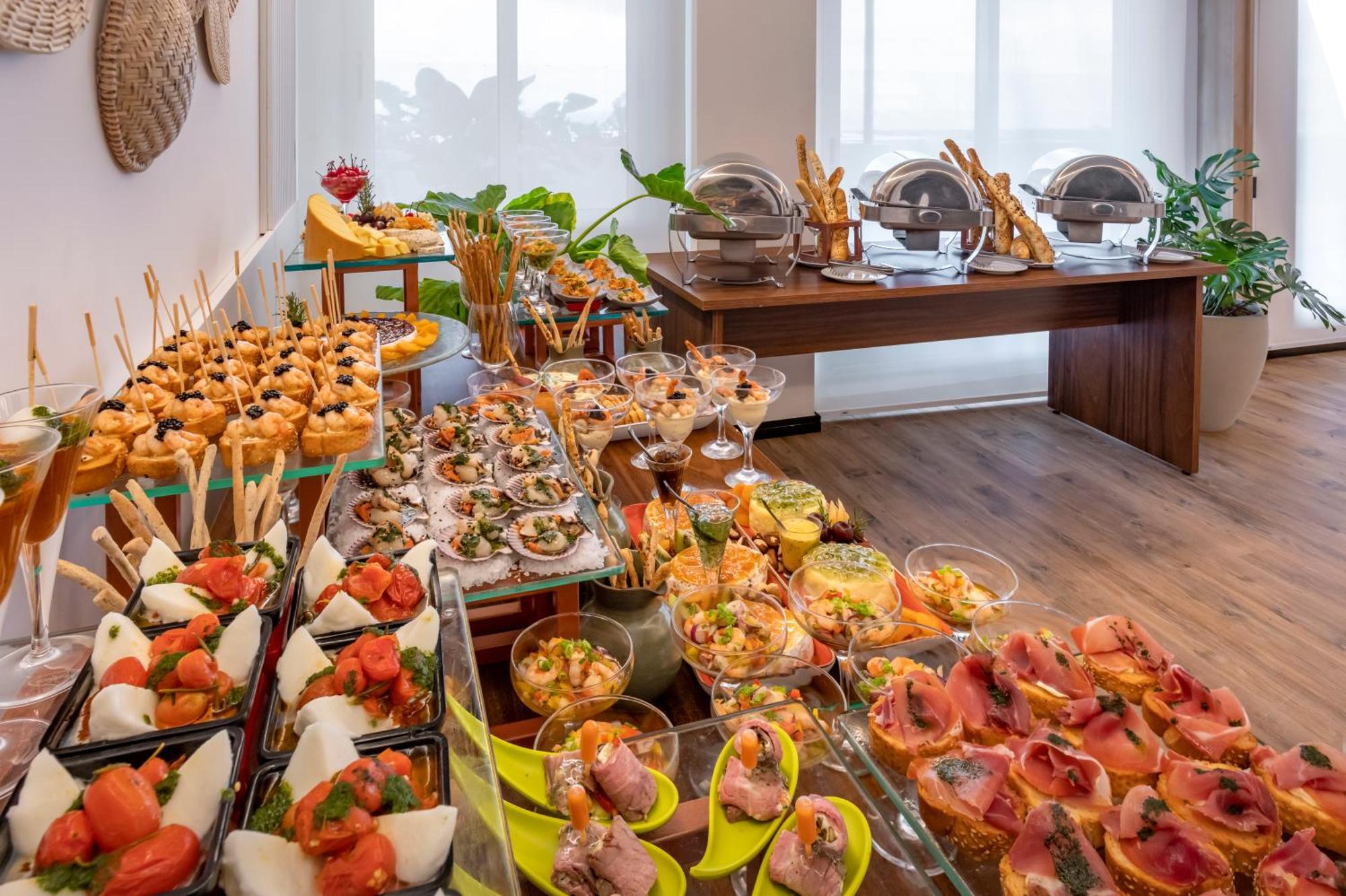 Serhs Natal Grand Hotel & Resort エクステリア 写真 A buffet of tapas